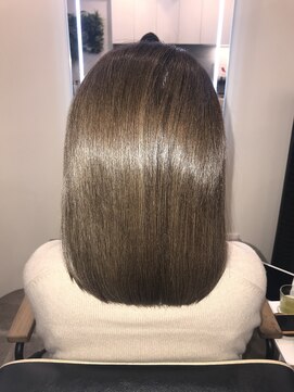 アールサロン アオヤマ(Rr SALON AOYAMA) プラチナミネコラ(白髪染め)