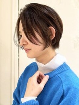 大人女性の髪を知り尽くしたベテランスタイリストによる施術。ダメージレスでナチュラルなストレートを実現