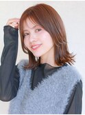 シースルーバングに外ハネ×大人可愛いピンクベージュカラー