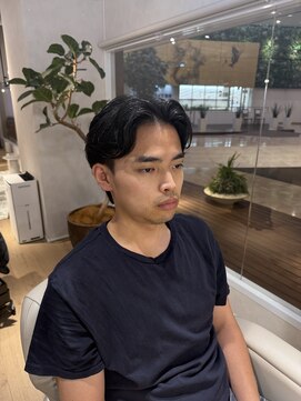 ウノプリールヴァモス(unopulir Vamos) 七三分けセンターパート刈り上げ