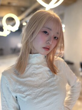 イトシテ 温かさのあるホワイトベージュ【本多身和子】