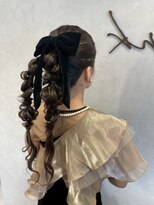 リンク(Link)&nbsp;ツイン編み下ろしアレンジ/結婚式ヘア/お呼ばれアレンジ/平塚