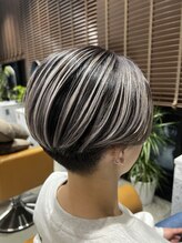 白髪ぼかしのプロが仕上げる"シャドウルーツ"