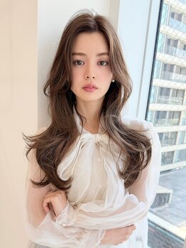 レミエ ダイカンヤマ(lemiie)の写真/お悩みに寄り添う女性らしいレイヤーカット。明るい白髪染め,ボリュームとバランスを整えたレイヤーカット