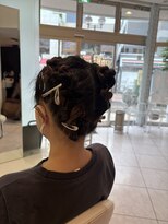 サロンドユーウ ガール(SALON DE YOW GARE) 個性はツインお団子アレンジ
