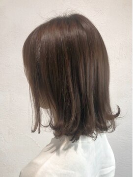 レクタ(recta) 外ハネシンプルボブ×イルミナカラー