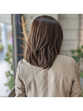 ローハ アゲオ(Lowha -ageo-) ミディアムレイヤー×クリアベージュカラー