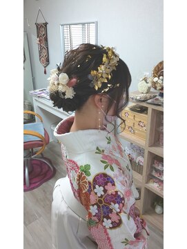 きものサロン すずめ屋 卒業袴にルーズシニヨン,カチューシャ,金箔,ドライフラワーで♪