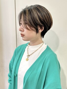 リアン アオヤマ(Liun Aoyama) ハイライトショート　大人モードアッシュグレージュ ベージュ