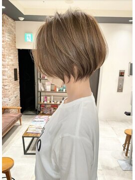 アンド ストーリーズ(&STORIES) 大人可愛い小顔ひし形クビレ丸み20代30代40代大人ショート(蘭)