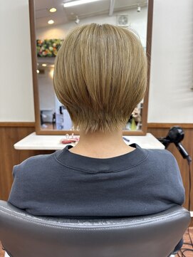 トータルビューティーサロン トップスタイル くびれショート×ベージュ系カラー