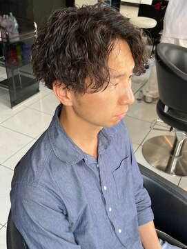 アイズ 海老名(AIZU) ツイストスパイラルパーマ メンズパーマ センターパート 眉毛