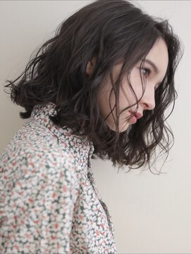 ピズムハク(PISM hak) セミウェットウェーブ/ブルーグレージュ/パーマボブ