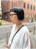 ミニボブ ボブ オン眉 黒髪 眼鏡 小顔 切りっぱなしボブ