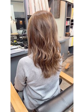 オト(oto) 透明感と柔らかさを髪で纏うウェーブロング/アッシュブラウン