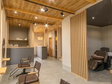 ナゴ(nago.)の雰囲気（木の温もりを生かした和と洋が調和する店内の雰囲気。）