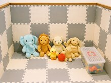 アース 川口店(HAIR&MAKE EARTH)の雰囲気（キッズスペースあり☆施術中に使用できるおもちゃもご用意♪）