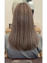 ウェリナ(welina)&nbsp;光に透ける◇ミルクティーベージュ＆細めハイライト