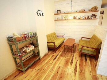 びようしつ　えがお