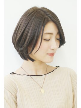 ラグエル(RAGUEL) ひし形丸み40代ショートボブ　表参道