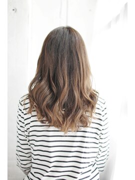 シュシュット(chouchoute) インナーカラーバタースパイラルセンシュアルショートカット/154