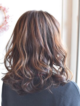 ヘアーエポック(hair epoque) 3Dカラーでツヤ感&透明感★ラベージュのセミディスタイル