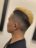 【スキンフェード×ゴールドカラー】/震災刈り/金髪ショート