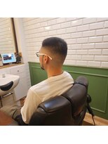 ワイズバーバー ギンザ  神田御茶ノ水店(Y's BarBer GINZA) クロップ×スキンフェード<理容室>