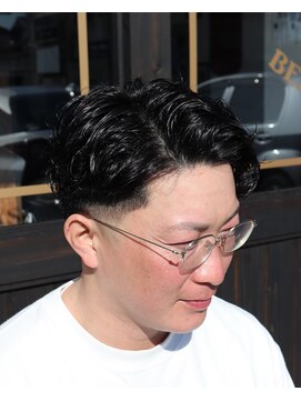 バーバーショップ フォーシーズン(BAR BER SHOP FOURSEASON) かき上げヘア/サイドパート/七三オールバック/黒髪アップバング