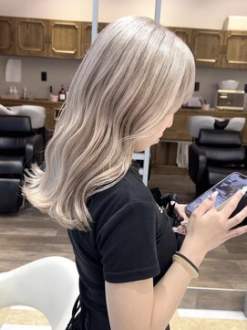 リー 梅田(Lee) ホワイトカラー/シアーホワイト/ミディアム/トレンドカラー/艶髪