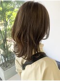オリーブベージュカラー