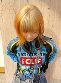 ブロンドからオレンジのルーツカラー（ブリーチ２回）