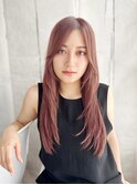 ハイトーンピンクのナチュラルレイヤースタイル