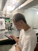 メリケンバーバーショップ フクオカ(MERICAN BARBERSHOP FUK)&nbsp;フェザーパーマサーフカール刈り上げセンターパート