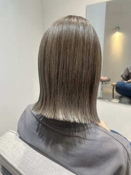 イルダバイグラッシー センター北(iluda by glassi) シークレットハイライト＊スモーキーベージュ〈荒みずほ〉