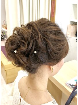 ブロッサム ヘアデザイン(blossom) 上めふんわりアップ