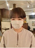 耳かけ丸みショート/キレイめカジュアル/ぱっつん前髪