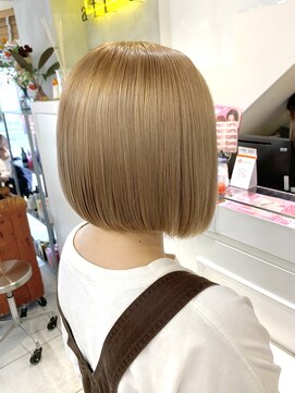 ネオリーブカフ 鶴ヶ峰店(Neolive caff) ケアブリーチ　ハニーベージュ　ボブ