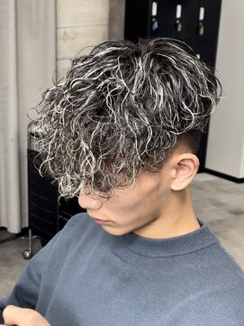 イーラ(era) スペインカール　刈り上げ眉カットツイストスパイラルパーマ