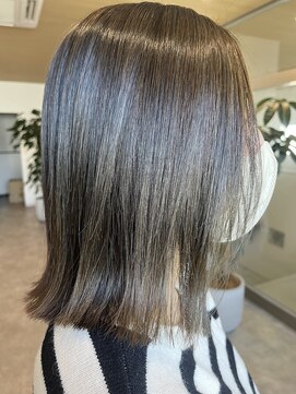 ビスポーク(BESPOKE) 大人可愛い透明感ブリーチなしグレージュ切りっぱなしボブミディ