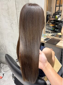 ディーエックス ウエスト(Dxxxx WEST) 透明感ベージュカラー［韓国/顔周りカット/イルミナカラー］