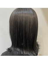 艶やかに輝く、エレガントな大人カラー