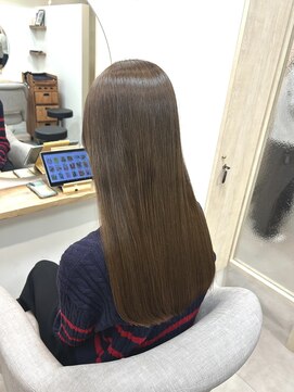 オリーブベージュ