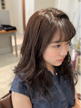 プールブー(Pour Vous) トーンダウンでも透明感、ツヤ髪ロング。