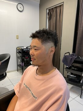 アイズ 海老名(AIZU) ツイストパーマジェットモヒカンフェードカットスウィング