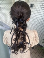 フェリーチェ(Felice)&nbsp;ツイン編みポニー　おしゃれヘア　リボン　編みおろし　ツイン