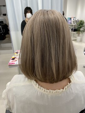 ネウィ 池袋(newi) ミルクティーベージュ