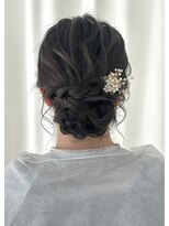サクララ(Sakura la)&nbsp;シニヨン結婚式お呼ばれヘア/二次会ヘア/参列ヘア/ミディアム