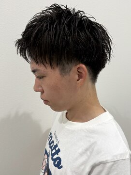 ヒュイル バイ ニアウ(Hwyl by Niau) メンズアップバングショートニュアンスパーマ刈り上げ