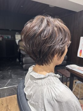 ハピネス クローバー 八木店(Happiness CLOVER) ショートヘアー 白髪ぼかし 脱白髪染め ハイライト